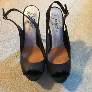 Fergie “Bizarre” leather upper